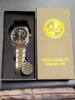 AU Two-Tone Men's Watch with Black Dial